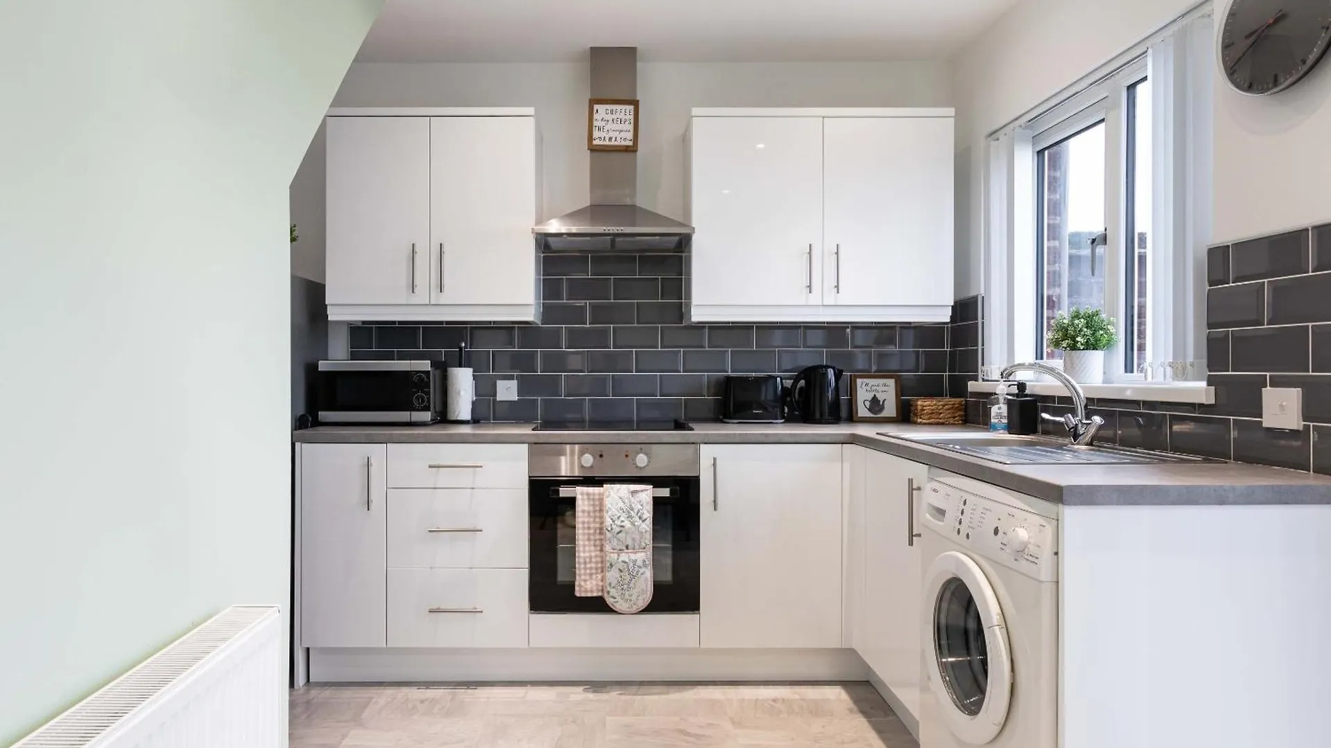 Fully Refurbished North Belfast Home 2 0*,