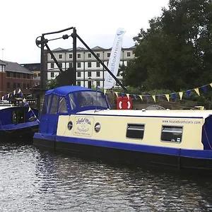 https://houseboat-hotels.yorkshirehotels.net