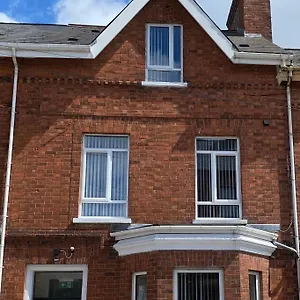 Roskeen Townhouse Privatunterkunft