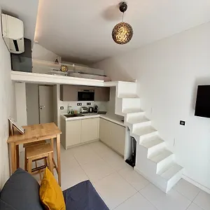 https://studio-neuf-au-cur-du-carr-dor-rue-dalpozzo-150-mtres.fr-provencehotel.com